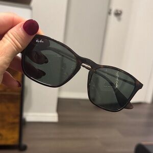 Ray-Ban RB4187 Chris square sunglasses
